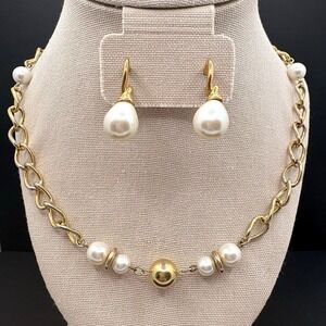 Vintage Costume Jewelry Gold Tone Faux Pearl Necklace Earring Set Retro